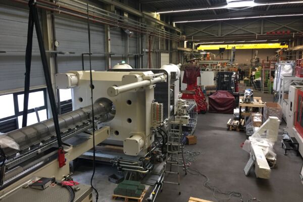 Nieuwe Kraus Maffei spuitgietmachine voor HSV