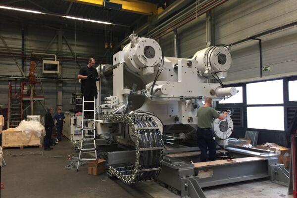 Nieuwe Kraus Maffei spuitgietmachine voor HSV